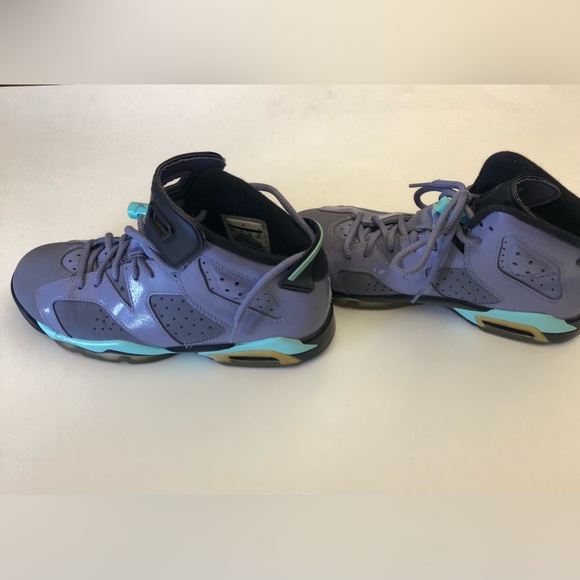 AIR JORDAN HIGH TOP BASKET SNEAKERS IN SIZE 5.5 big girl or women - Picture 7 of 9